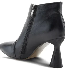 Sale Cosmopolitan Women Women's Boots